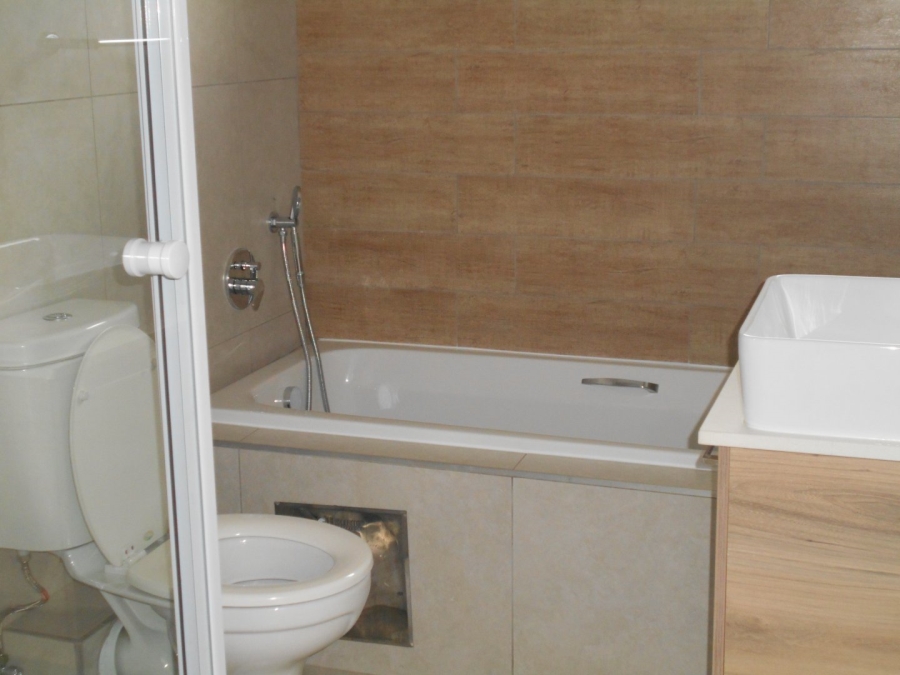To Let 2 Bedroom Property for Rent in Glen Marais Gauteng