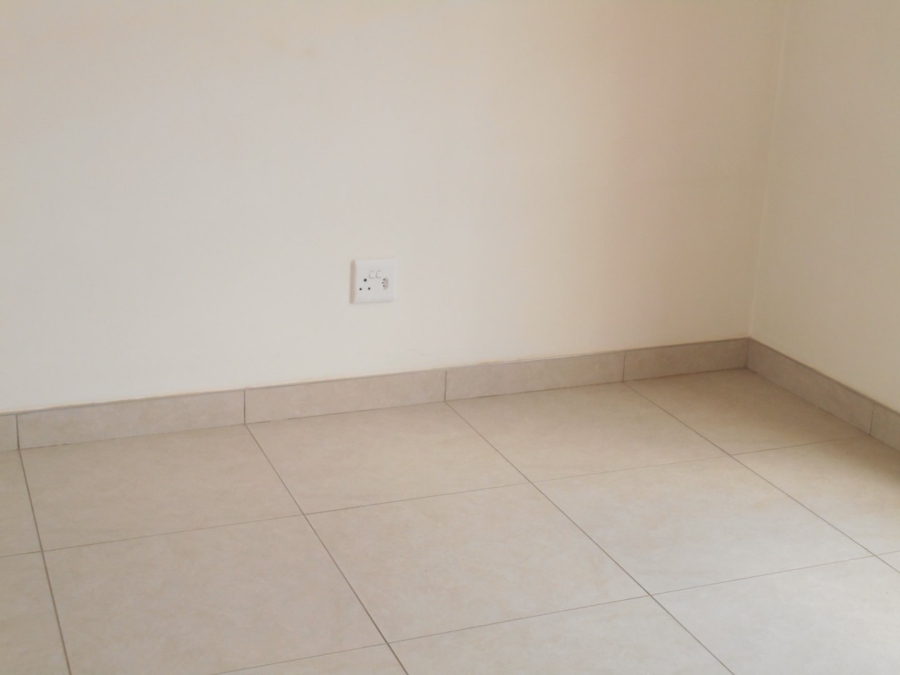 To Let 2 Bedroom Property for Rent in Glen Marais Gauteng