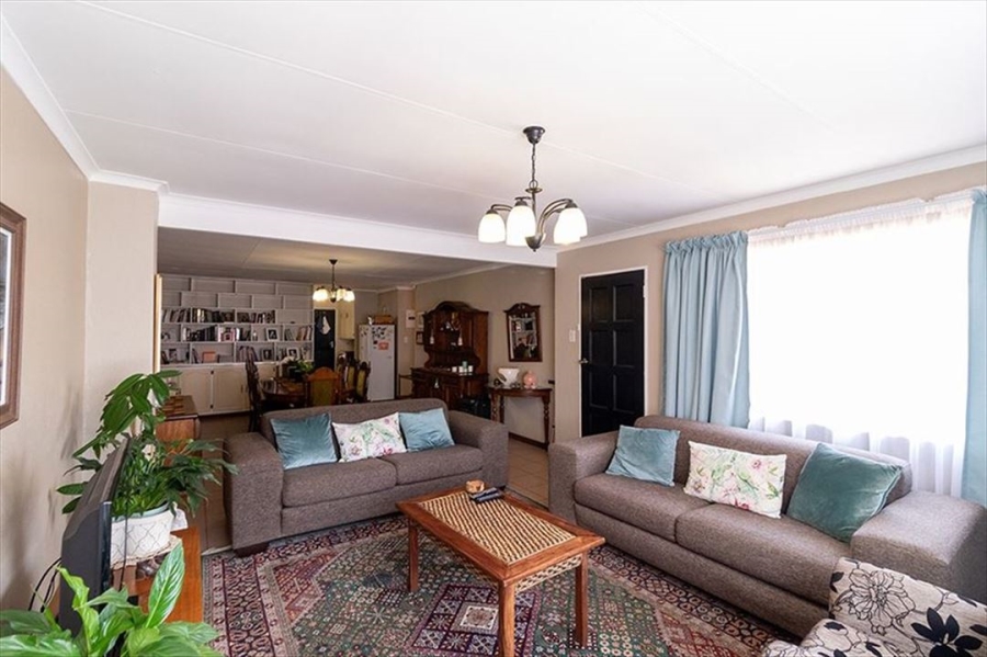 2 Bedroom Property for Sale in Glen Marais Gauteng