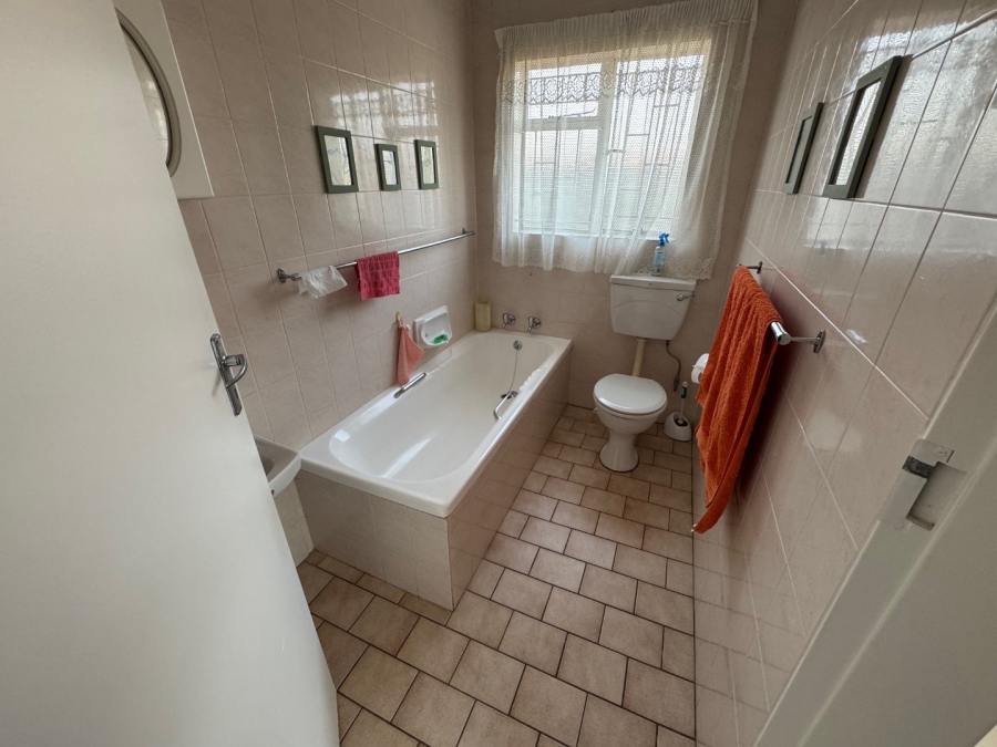2 Bedroom Property for Sale in Glen Marais Gauteng