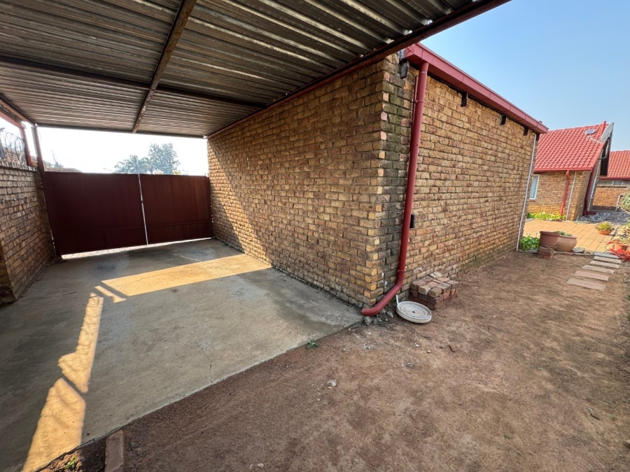 2 Bedroom Property for Sale in Glen Marais Gauteng
