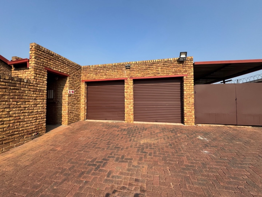 2 Bedroom Property for Sale in Glen Marais Gauteng
