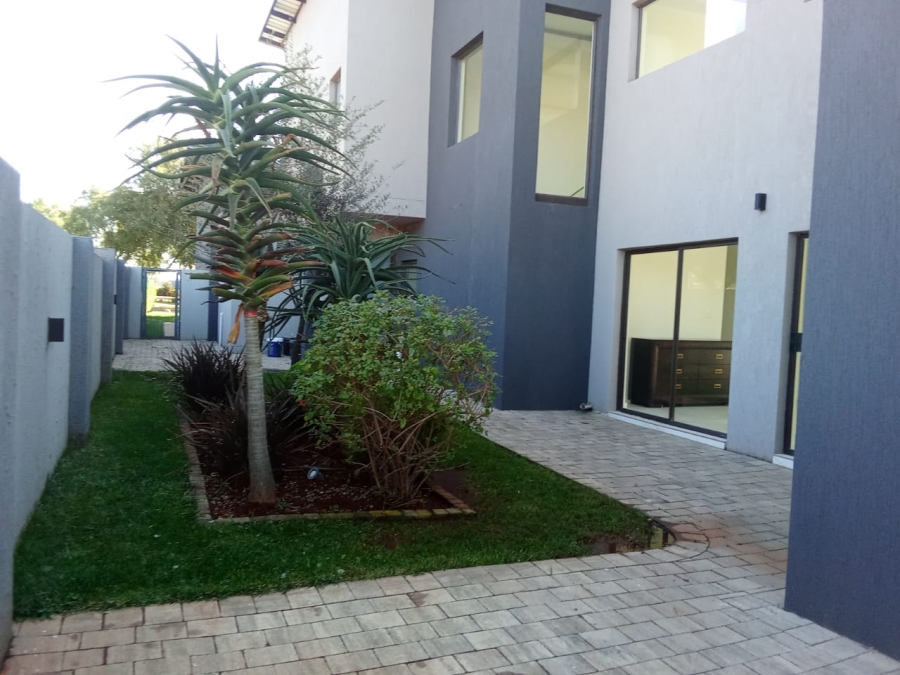 5 Bedroom Property for Sale in Eye of Africa Gauteng
