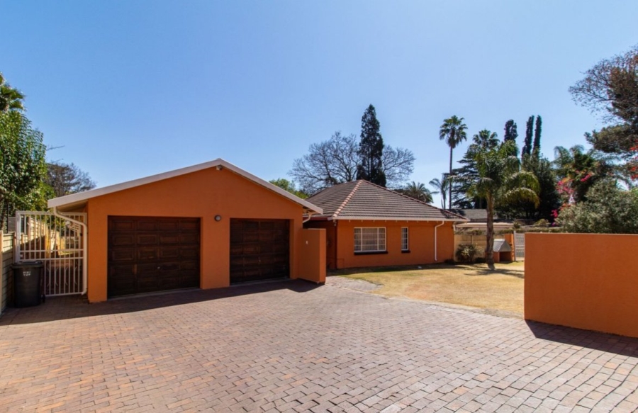 5 Bedroom Property for Sale in Lombardy East Gauteng