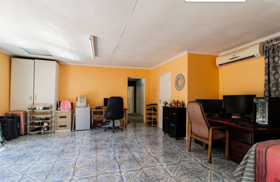 5 Bedroom Property for Sale in Lombardy East Gauteng