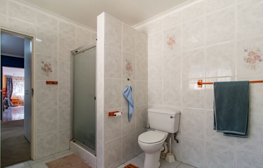 5 Bedroom Property for Sale in Lombardy East Gauteng
