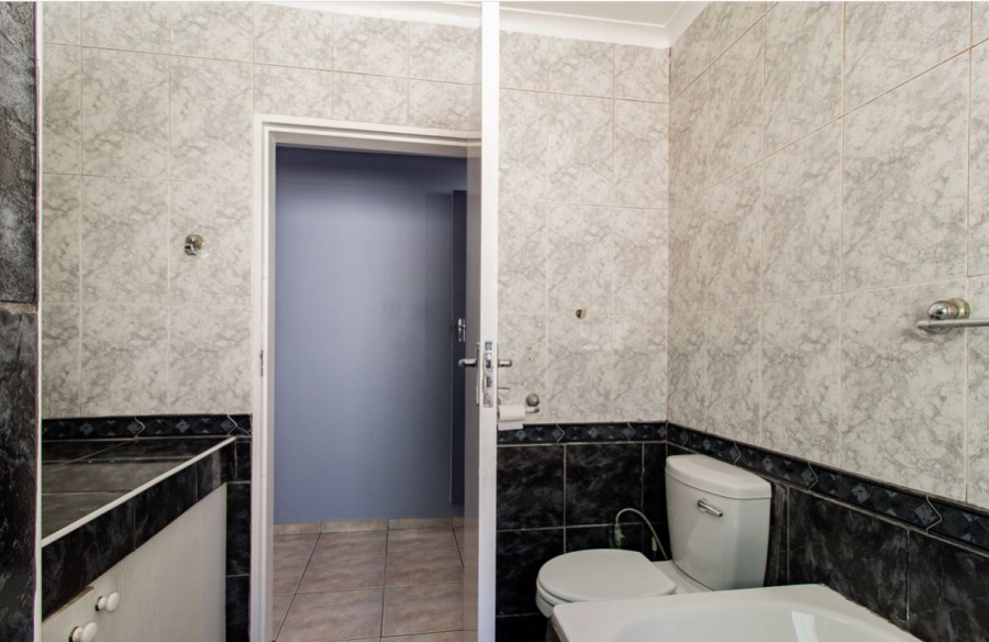 5 Bedroom Property for Sale in Lombardy East Gauteng
