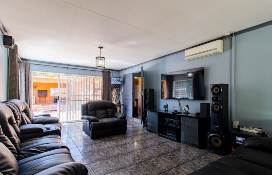 5 Bedroom Property for Sale in Lombardy East Gauteng