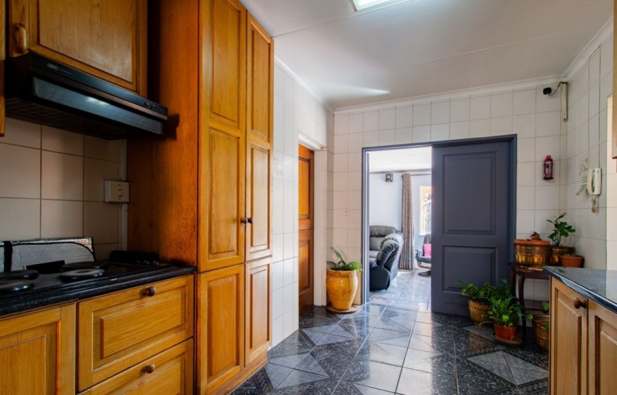 5 Bedroom Property for Sale in Lombardy East Gauteng