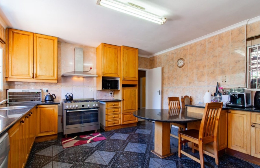 5 Bedroom Property for Sale in Lombardy East Gauteng