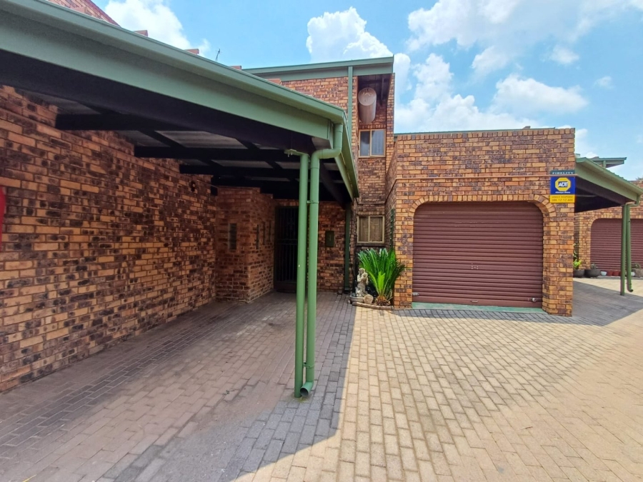 3 Bedroom Property for Sale in Wierda Park Gauteng