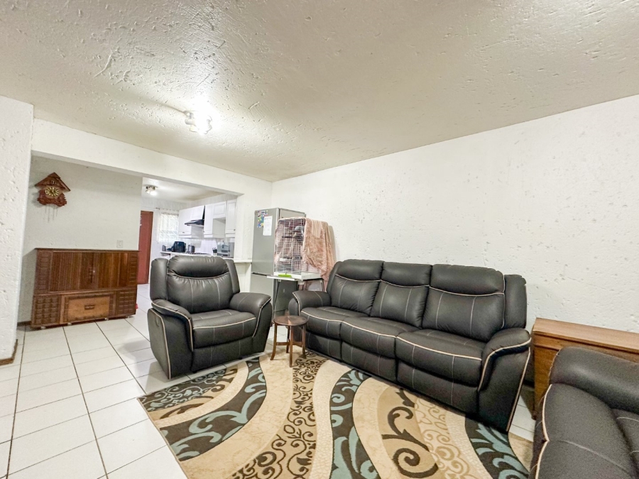 To Let 2 Bedroom Property for Rent in Bassonia Gauteng