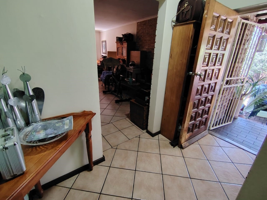 To Let  Bedroom Property for Rent in Hennopspark Gauteng
