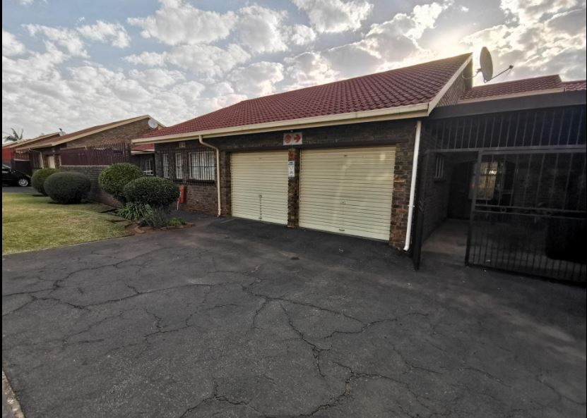 3 Bedroom Property for Sale in Birchleigh North Gauteng