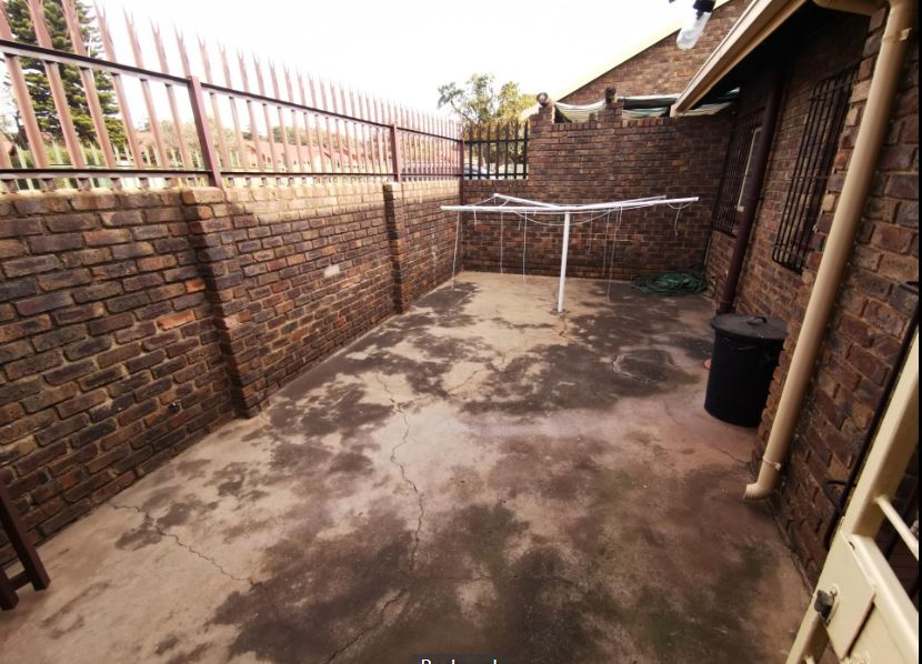 3 Bedroom Property for Sale in Birchleigh North Gauteng