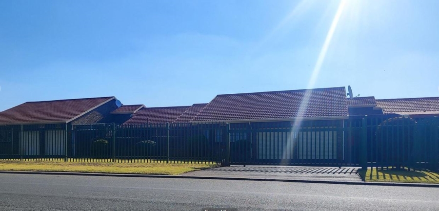 3 Bedroom Property for Sale in Birchleigh North Gauteng