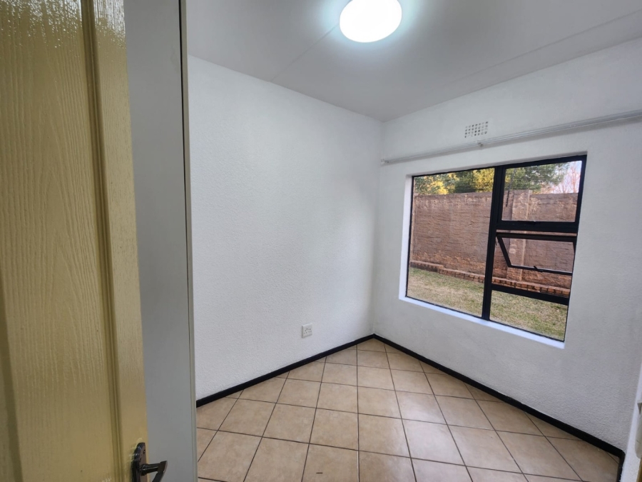 To Let 2 Bedroom Property for Rent in Albertsdal Gauteng