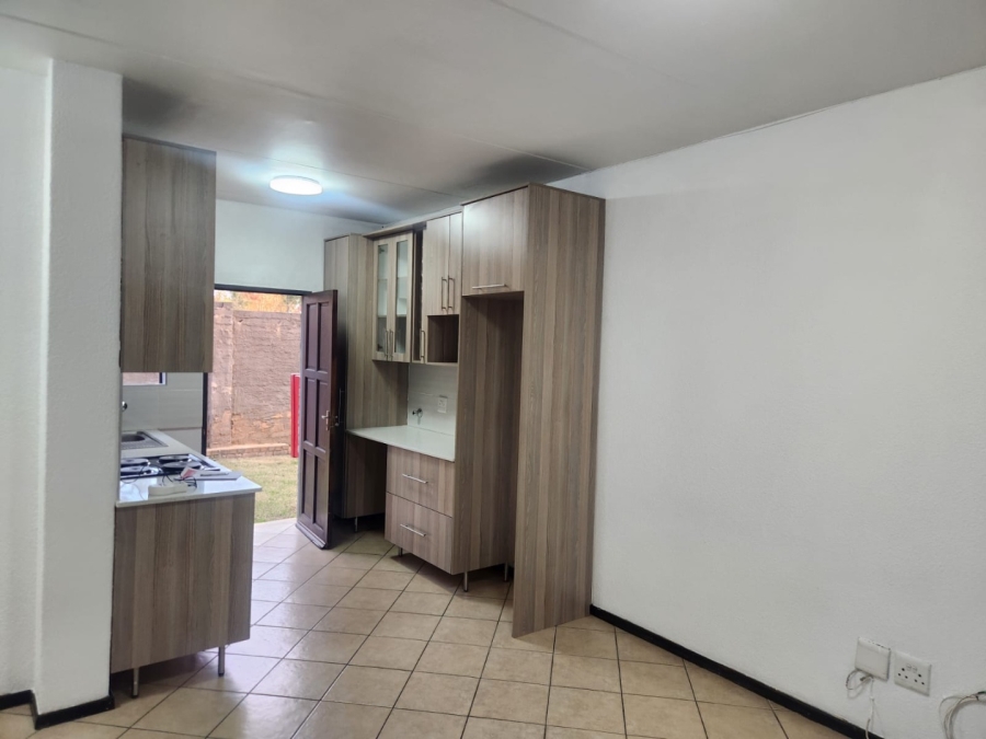 To Let 2 Bedroom Property for Rent in Albertsdal Gauteng