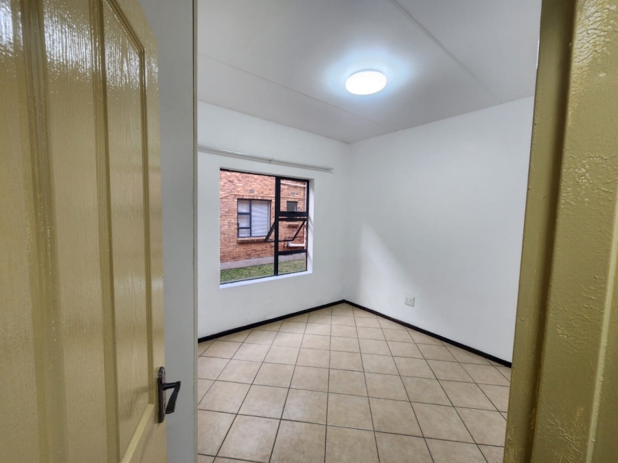 To Let 2 Bedroom Property for Rent in Albertsdal Gauteng
