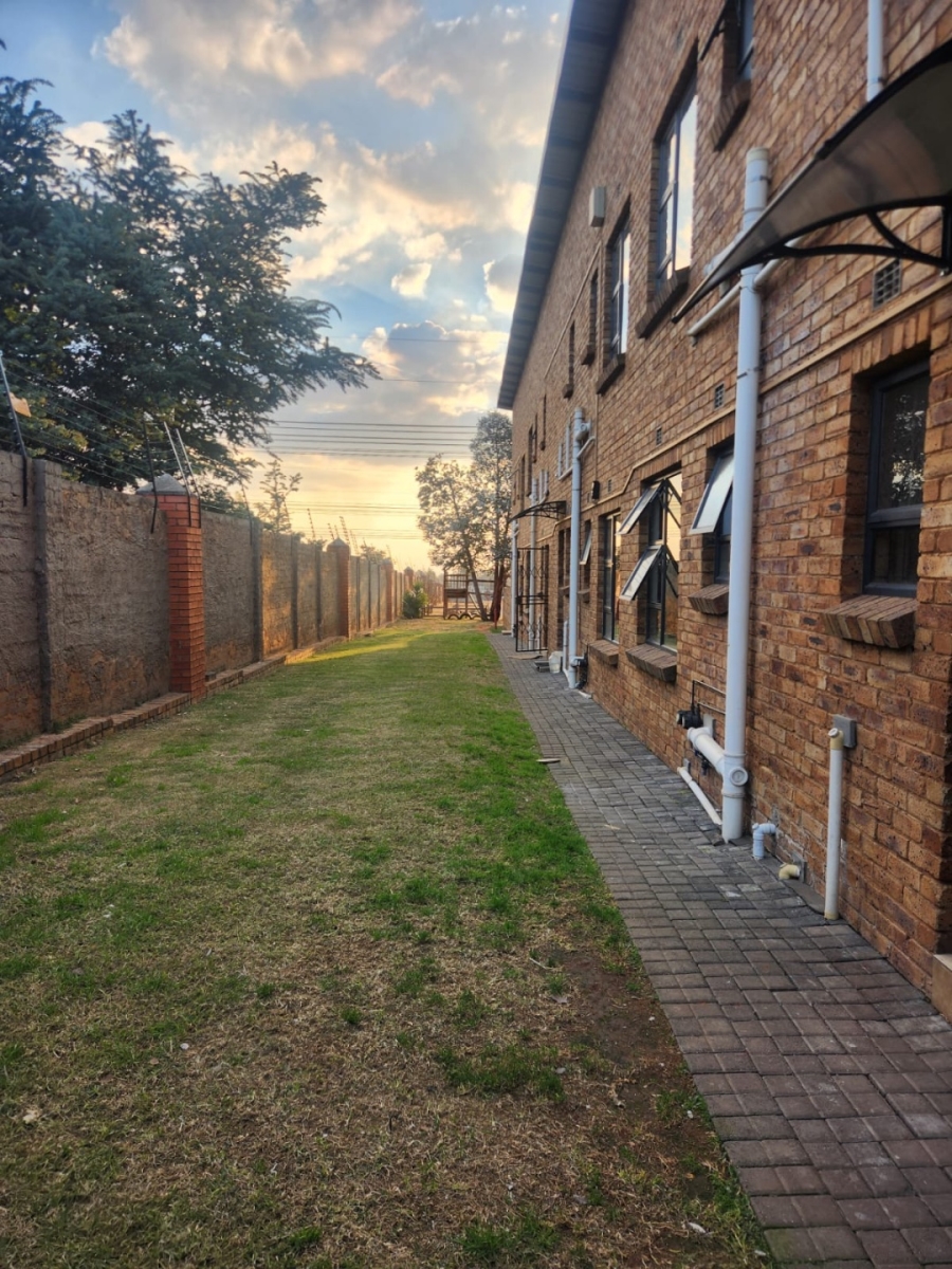 To Let 2 Bedroom Property for Rent in Albertsdal Gauteng