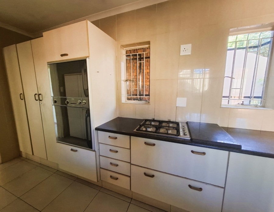 To Let 4 Bedroom Property for Rent in Faerie Glen Gauteng