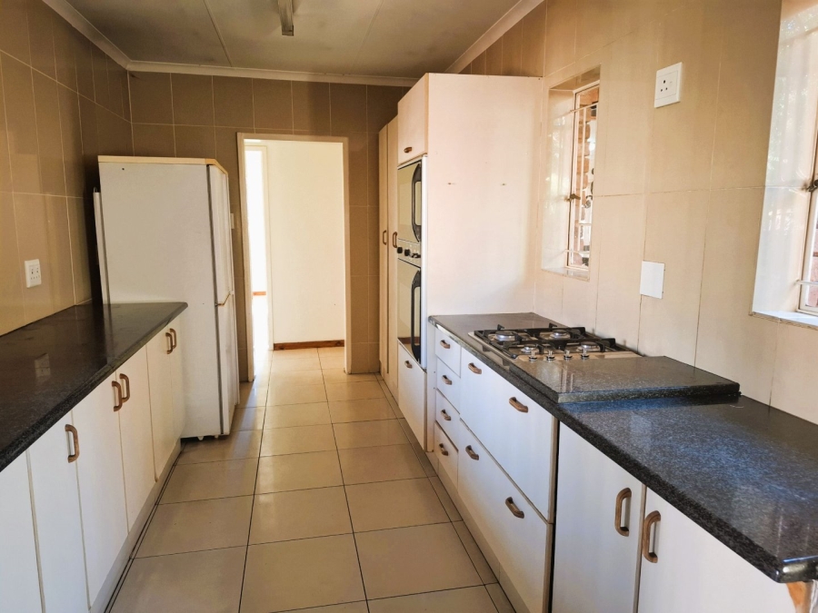 To Let 4 Bedroom Property for Rent in Faerie Glen Gauteng