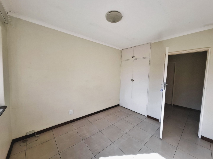 To Let 4 Bedroom Property for Rent in Faerie Glen Gauteng