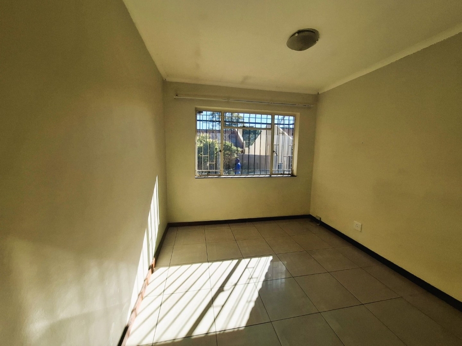 To Let 4 Bedroom Property for Rent in Faerie Glen Gauteng