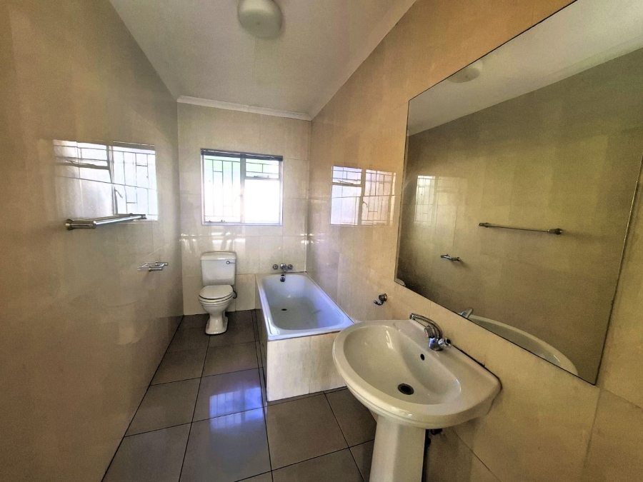 To Let 4 Bedroom Property for Rent in Faerie Glen Gauteng