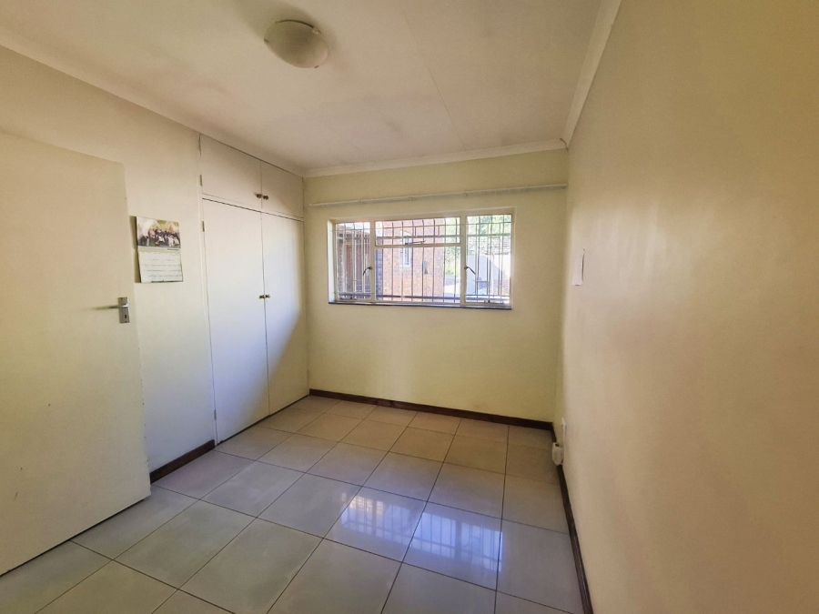 To Let 4 Bedroom Property for Rent in Faerie Glen Gauteng