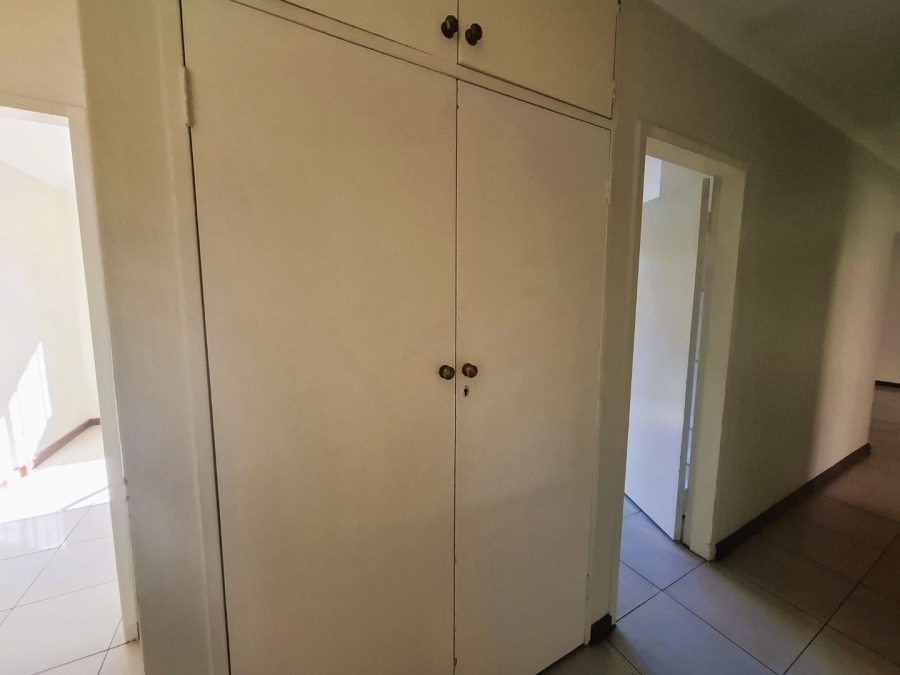 To Let 4 Bedroom Property for Rent in Faerie Glen Gauteng