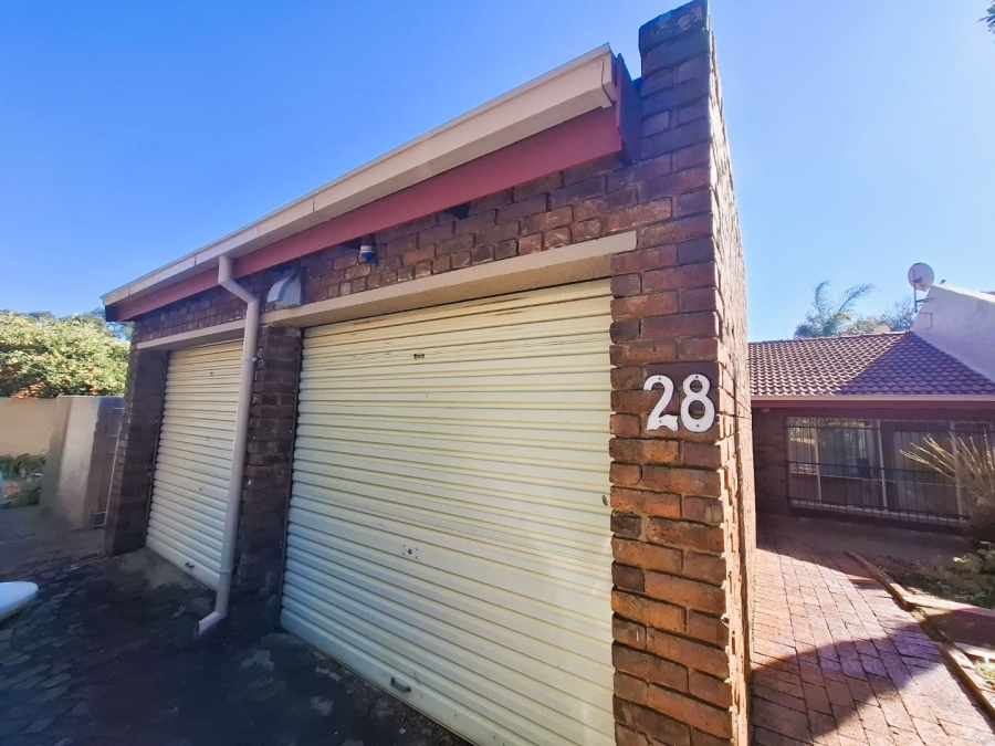To Let 4 Bedroom Property for Rent in Faerie Glen Gauteng
