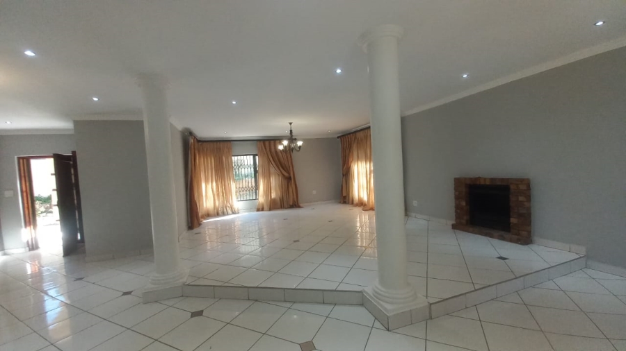 To Let 4 Bedroom Property for Rent in Glenvista Gauteng