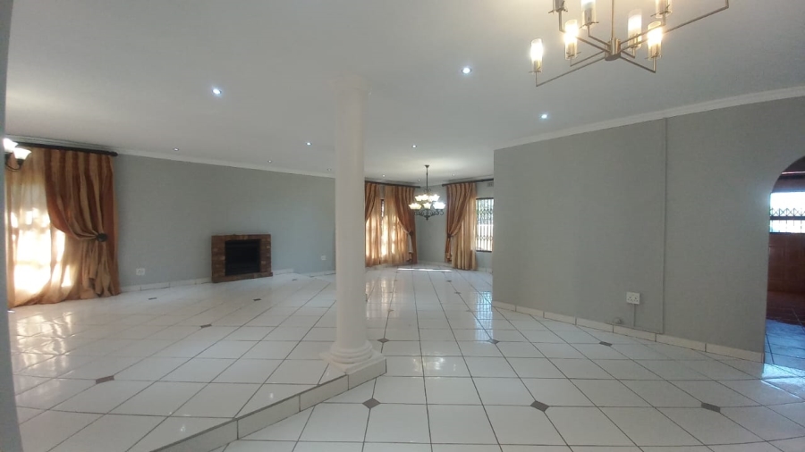 To Let 4 Bedroom Property for Rent in Glenvista Gauteng