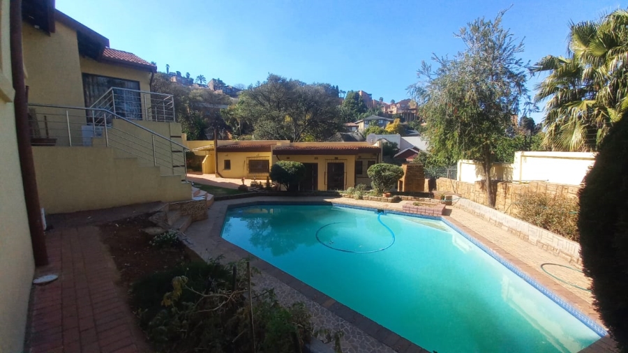 To Let 4 Bedroom Property for Rent in Glenvista Gauteng