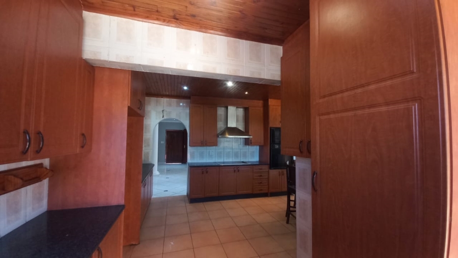 To Let 4 Bedroom Property for Rent in Glenvista Gauteng