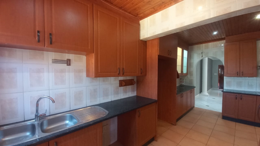To Let 4 Bedroom Property for Rent in Glenvista Gauteng