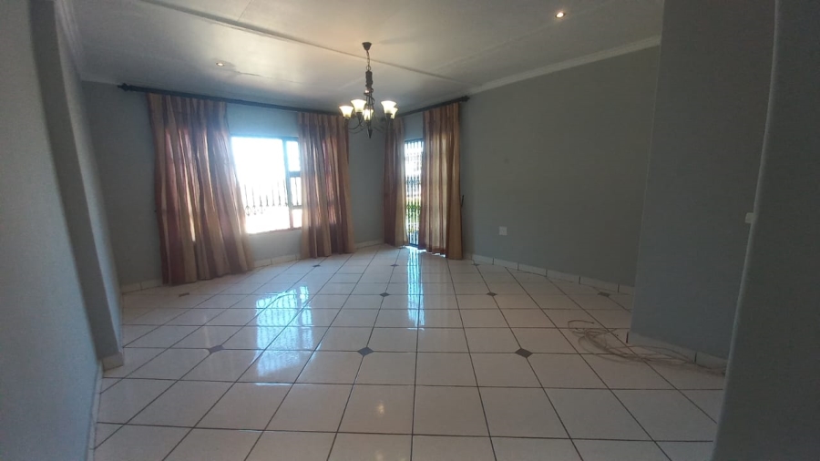 To Let 4 Bedroom Property for Rent in Glenvista Gauteng
