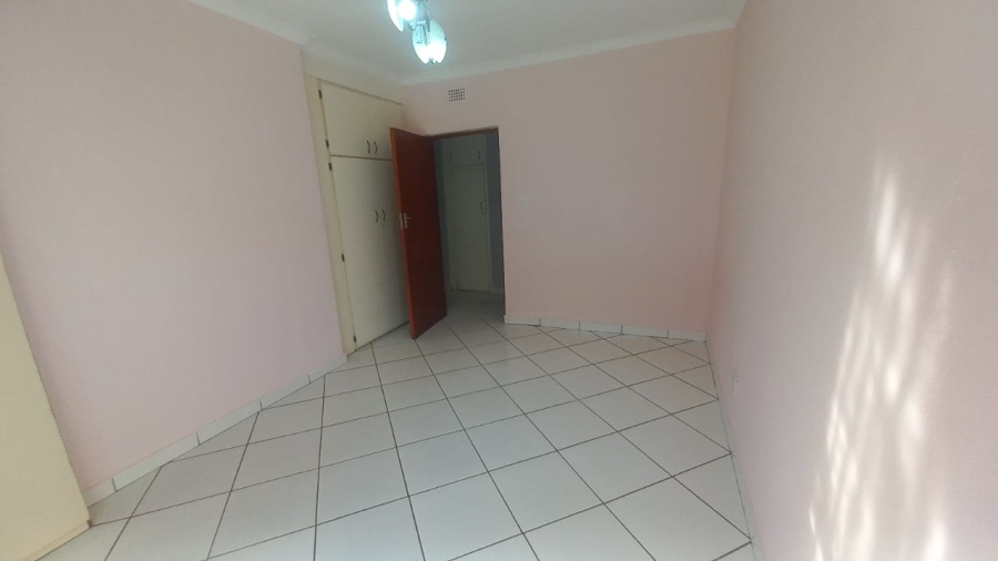 To Let 4 Bedroom Property for Rent in Glenvista Gauteng