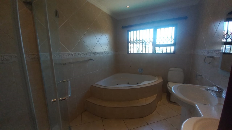 To Let 4 Bedroom Property for Rent in Glenvista Gauteng