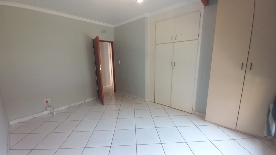 To Let 4 Bedroom Property for Rent in Glenvista Gauteng