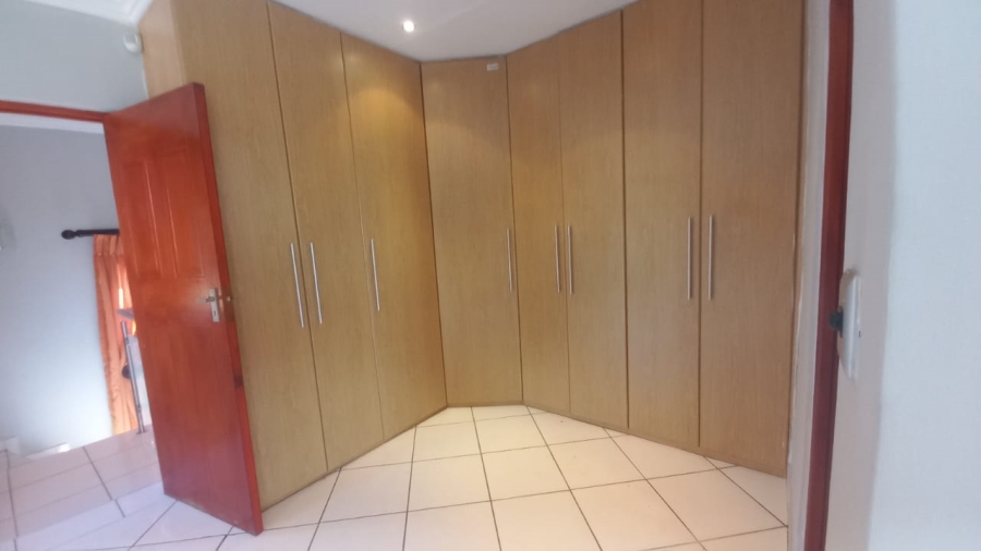 To Let 4 Bedroom Property for Rent in Glenvista Gauteng