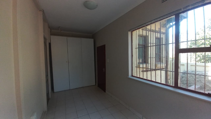 To Let 4 Bedroom Property for Rent in Glenvista Gauteng
