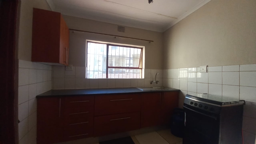 To Let 4 Bedroom Property for Rent in Glenvista Gauteng