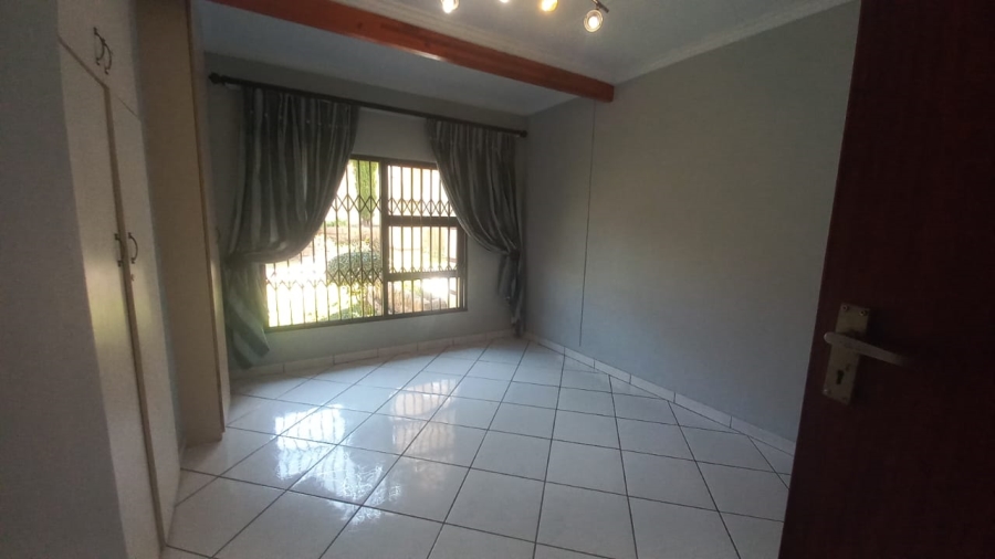 To Let 4 Bedroom Property for Rent in Glenvista Gauteng