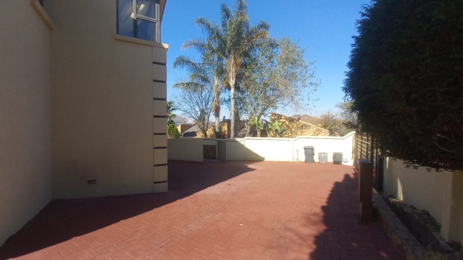 To Let 4 Bedroom Property for Rent in Glenvista Gauteng