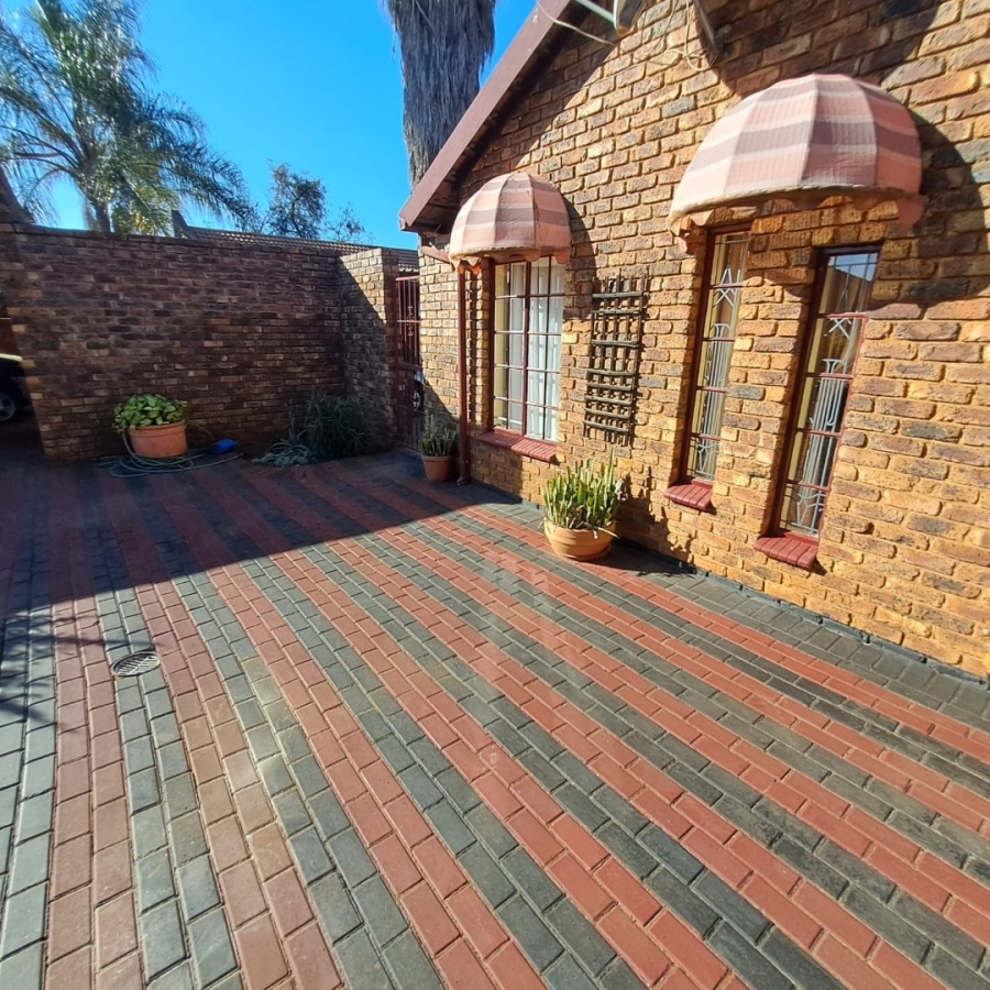 4 Bedroom Property for Sale in The Orchards Gauteng