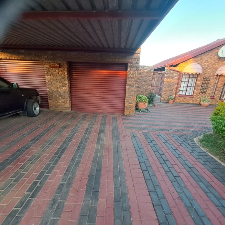 4 Bedroom Property for Sale in The Orchards Gauteng