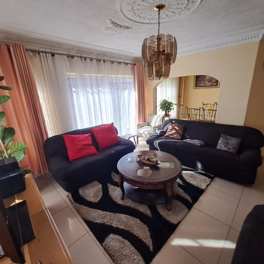 4 Bedroom Property for Sale in The Orchards Gauteng