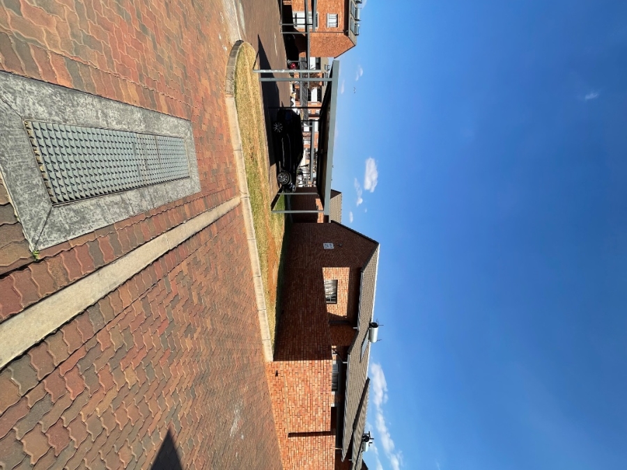 To Let 3 Bedroom Property for Rent in Noordwyk Gauteng